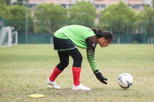 上海恢复未成年人户外体育线下培训绿茵场重迎孩子们的汗水和欢笑